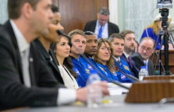 Elon Musk just declared war on NASA’s acting administrator, apparently Elon Musk just declared war on NASA’s acting administrator, apparently