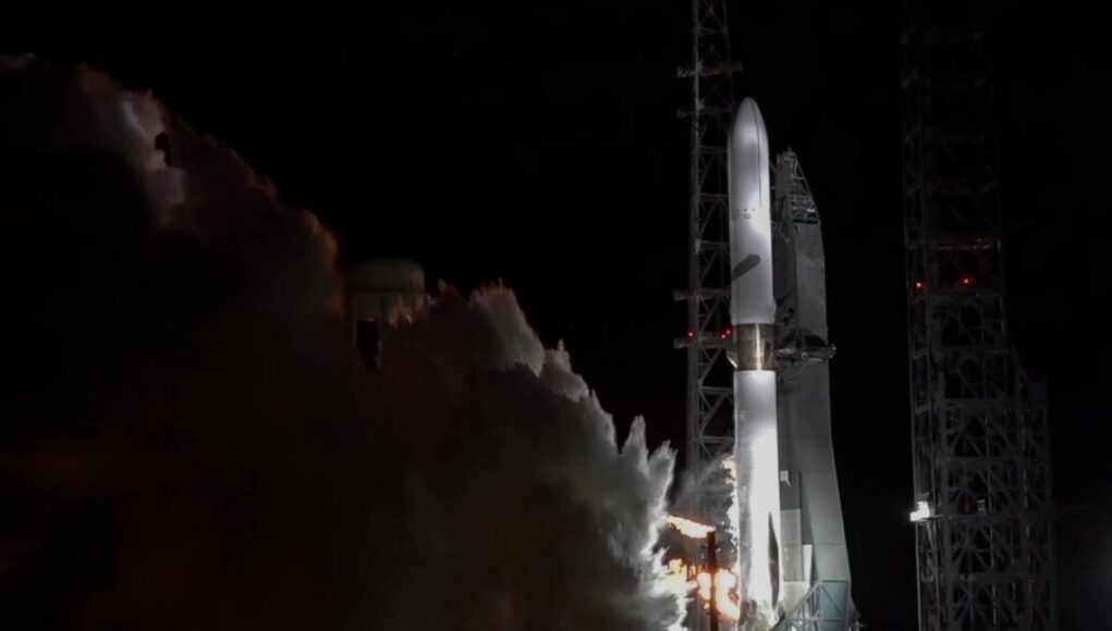 New Glenn rocket has clear path to launch after test-firing at Cape Canaveral New Glenn rocket has clear path to launch after test-firing at Cape Canaveral