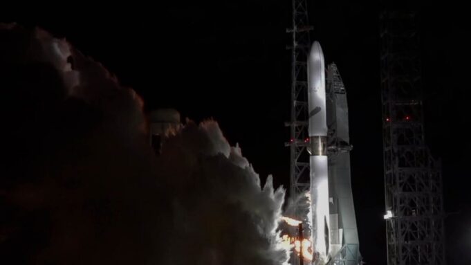 New Glenn rocket has clear path to launch after test-firing at Cape Canaveral New Glenn rocket has clear path to launch after test-firing at Cape Canaveral