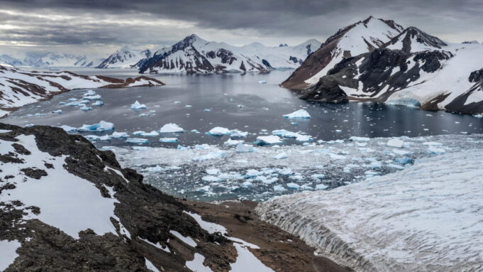 Antarctica is starting to look a lot like Greenland—and that isn’t good Antarctica is starting to look a lot like Greenland—and that isn’t good